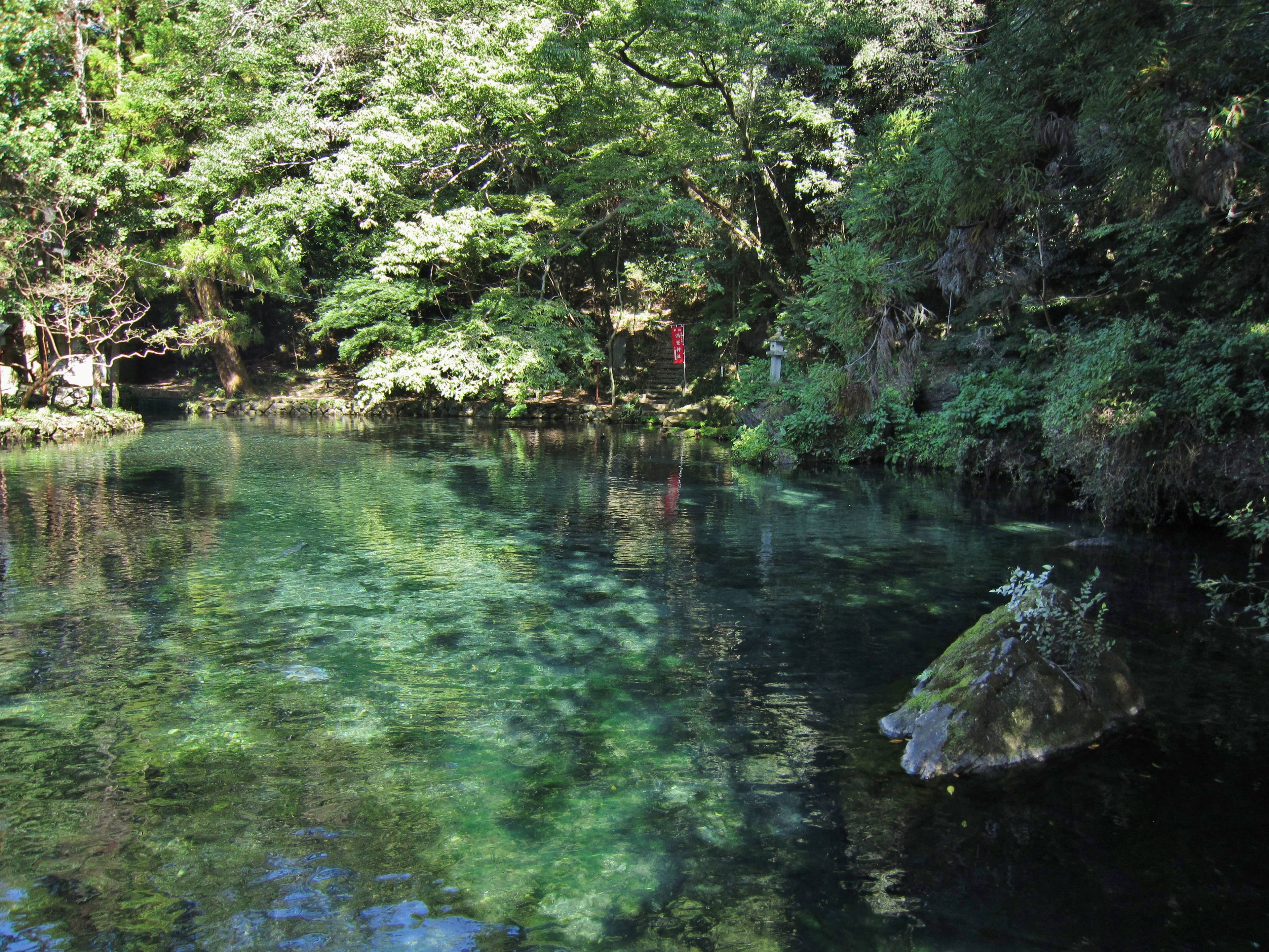 出流原弁天池(磯山弁財天)