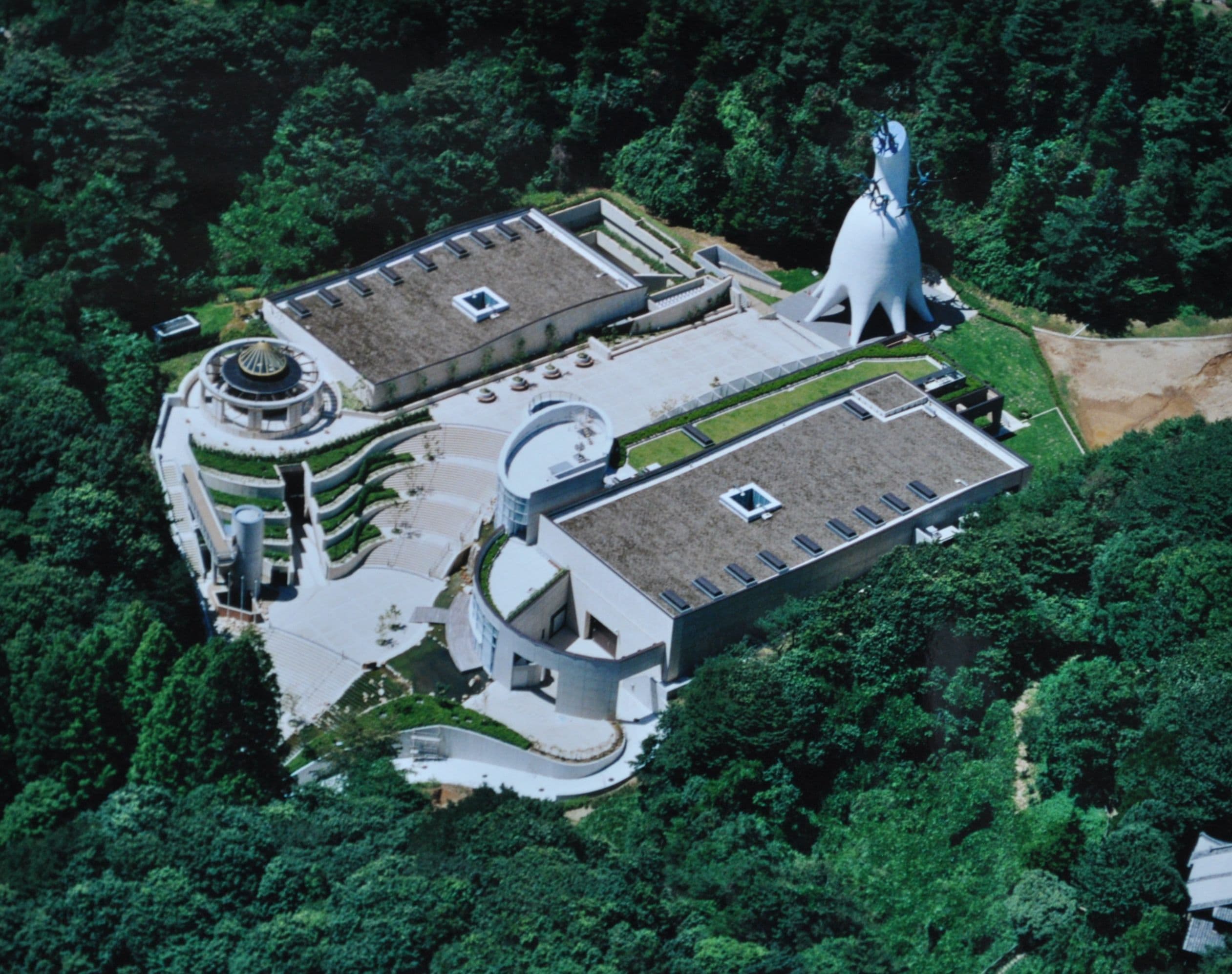 川崎市岡本太郎美術館